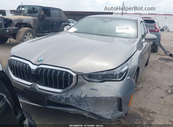 WBA53FJ06RCP87561 2024 BMW 5 SERIES Silver Vista del cuadro de instrumentos