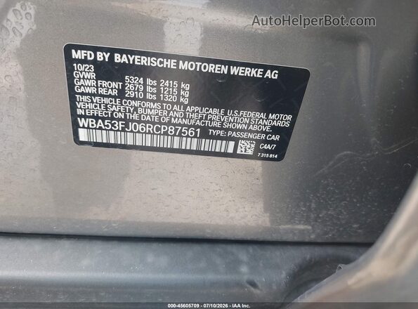 WBA53FJ06RCP87561 2024 BMW 5 SERIES Silver Vista del compartimento del motor