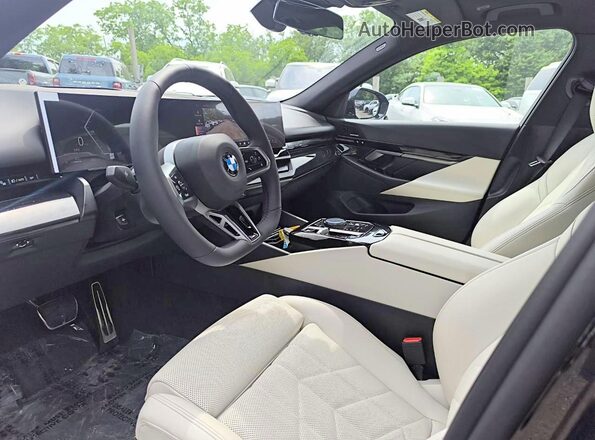 WBA53FJ07TCW28698 2026 BMW 5 SERIES Black Widok wnętrza z przodu
