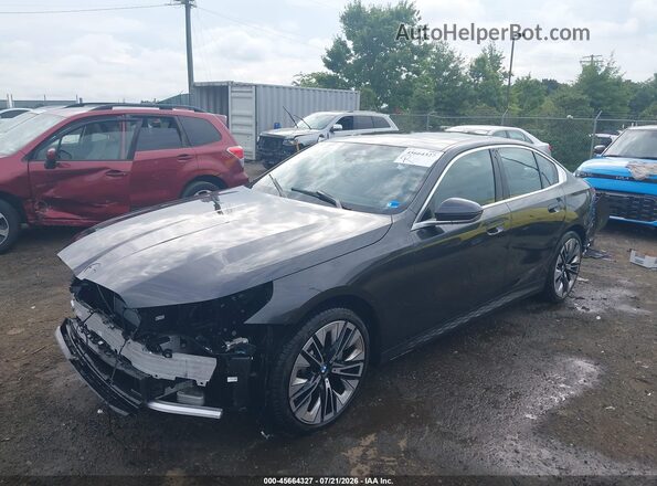 WBA53FJ09TCW99255 2026 BMW 5 SERIES Gray Առջևի ձախ երեք քառորդ տեսարան