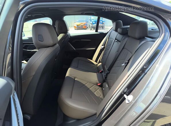 WBA53FJ0XTCW69911 2026 BMW 5 SERIES Gray ძრავის განყოფილების ხედი