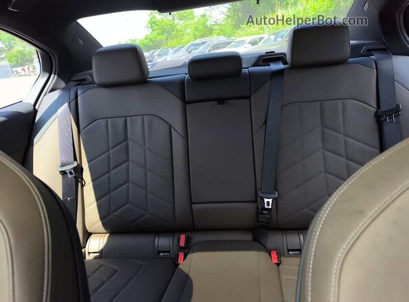 WBA53FJ0XTCW69911 2026 BMW 5 SERIES Gray უკანა სალონის ხედი