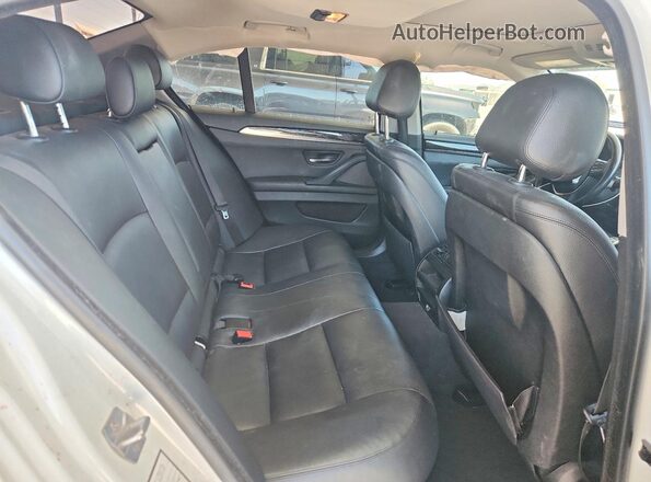 WBA5A5C59GG350524 2016 BMW 5 SERIES White Vista de los asientos traseros