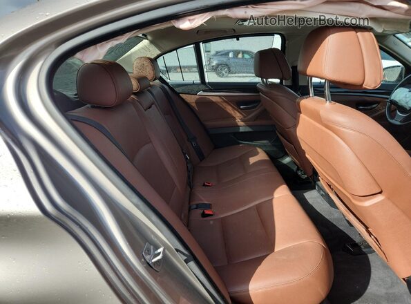 WBA5B3C55GG261017 2016 BMW 5 SERIES Silver Widok tylnych siedzeń