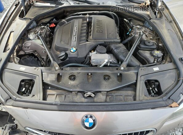 WBA5B3C55GG261017 2016 BMW 5 SERIES Silver Widok wnętrza z tyłu