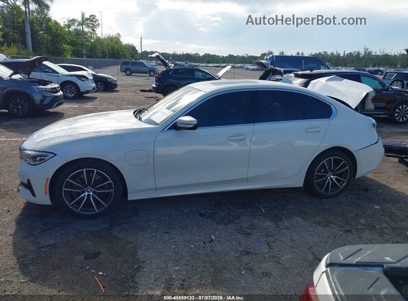 WBA5P7C09MFL25378 2021 BMW 3 SERIES White Widok wnętrza z tyłu