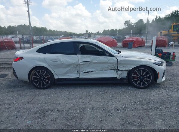 WBA63AV00NFM18091 2022 BMW 4 SERIES White Rear interior view