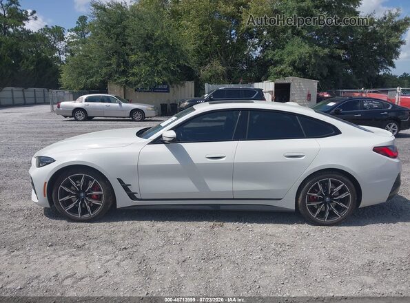 WBA63AV00NFM18091 2022 BMW 4 SERIES White 360 interior view