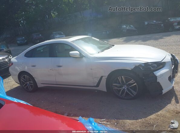 WBA63AV00NFM80008 2022 BMW 4 SERIES White Rear interior view