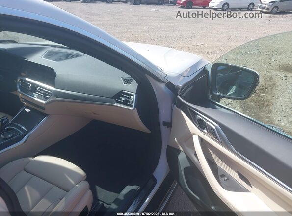 WBA63AV00NFM80008 2022 BMW 4 SERIES White Front interior view