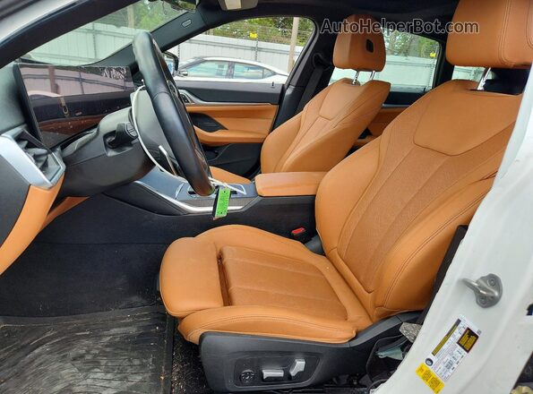 WBA63AV05RFR83586 2024 BMW 4 SERIES White Front interior view