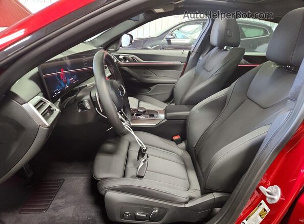 WBA63FB00TFW87335 2026 BMW M4 Red Widok wnętrza z przodu