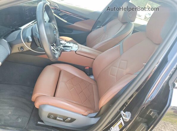 WBA63FJ00SCT50133 2025 BMW 5 SERIES Черный Вид салона спереди