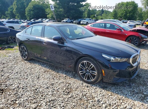 WBA63FJ00SCT50133 2025 BMW 5 SERIES Черный Передняя правая четверть