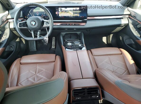 WBA63FJ00SCT50133 2025 BMW 5 SERIES Черный Вид панели приборов