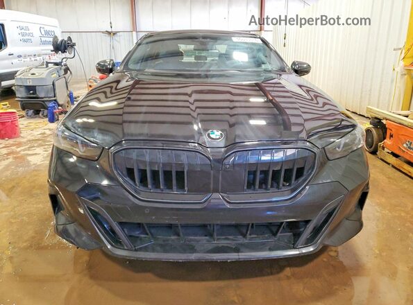 WBA63FJ05SCU12898 2025 BMW 5 SERIES Black Widok z przodu