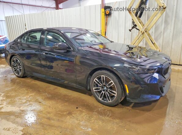 WBA63FJ05SCU12898 2025 BMW 5 SERIES Black Przód prawy