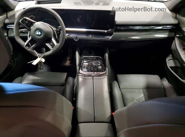 WBA63FJ05SCU12898 2025 BMW 5 SERIES Black Widok deski rozdzielczej