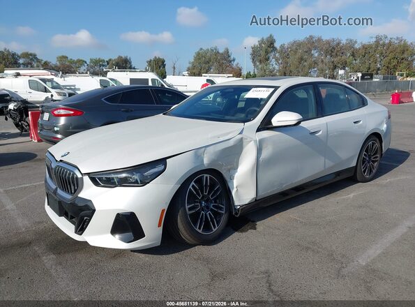 WBA63FJ05VCX81281 2027 BMW 5 SERIES White Առջևի ձախ երեք քառորդ տեսարան