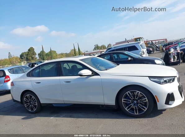 WBA63FJ05VCX81281 2027 BMW 5 SERIES White Սալոնի հետևի տեսք