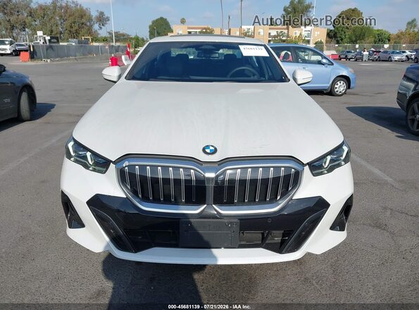 WBA63FJ05VCX81281 2027 BMW 5 SERIES White Սարքավորումների վահանակի տեսք