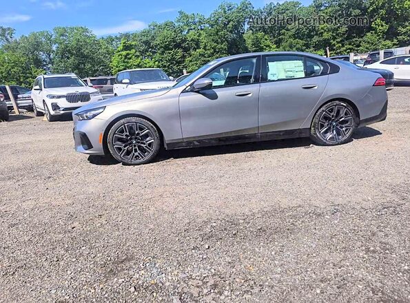 WBA63FJ06TCX08787 2026 BMW 5 SERIES Silver Սալոնի 360 աստիճան տեսք