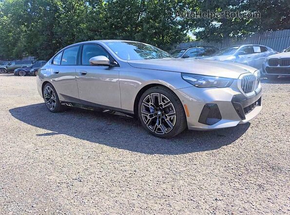WBA63FJ06TCX08787 2026 BMW 5 SERIES Silver Հետևի աջ