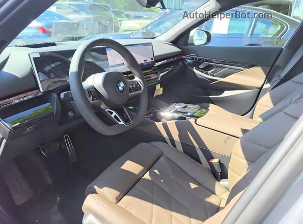 WBA63FJ06TCX08787 2026 BMW 5 SERIES Silver Սալոնի դիմացի տեսք