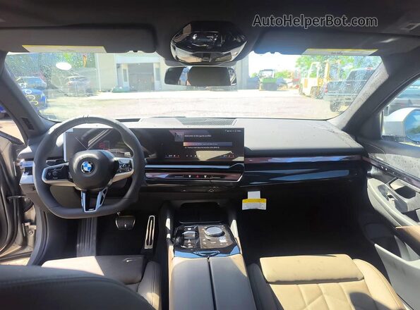 WBA63FJ06TCX08787 2026 BMW 5 SERIES Silver Սարքավորումների վահանակի տեսք