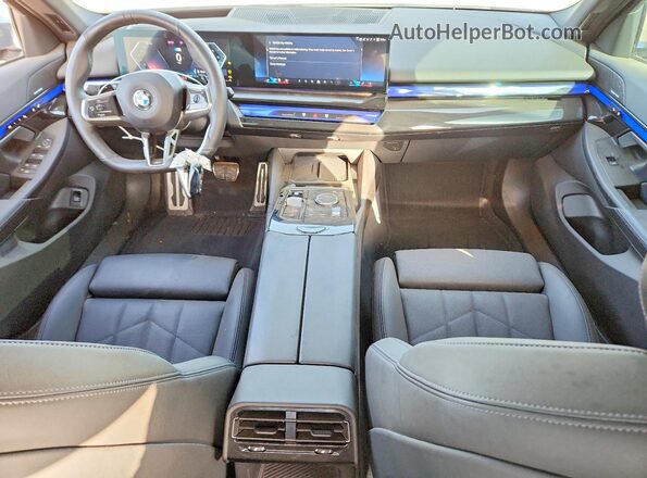 WBA63FJ07RCS03219 2024 BMW 5 SERIES Gray Вид панелі приладів