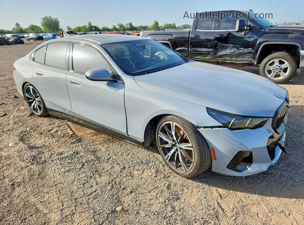 WBA63FJ07RCS03219 2024 BMW 5 SERIES Gray Передня права чверть