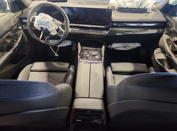 WBA63FJ09VCX85611 2027 BMW 5 SERIES Blue Widok deski rozdzielczej