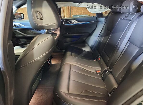 WBA73AV02PFN01075 2023 BMW 4 SERIES Green Widok tylnych siedzeń