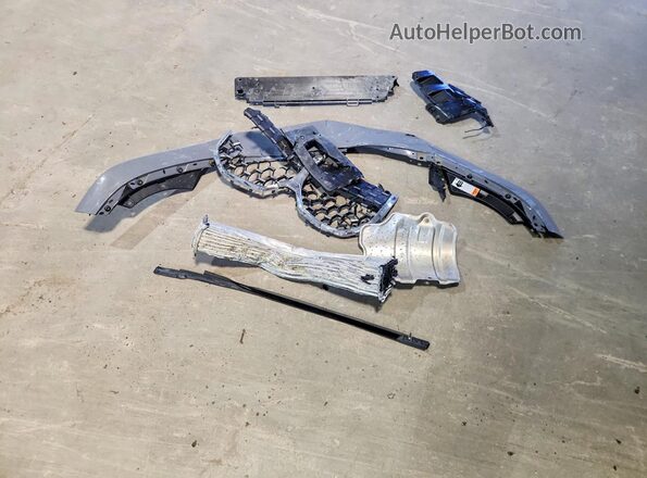 WBA73AV05RFP69749 2024 BMW 4 SERIES Black Vista del compartimento del motor