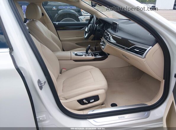 WBA7E2C50HG740411 2017 BMW 7 SERIES White წინა სალონის ხედი