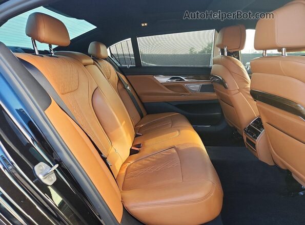 WBA7E2C5XJG742270 2018 BMW 7 SERIES Black Вид задніх сидінь
