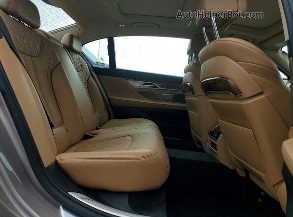 WBA7F2C52HG421878 2017 BMW 7 SERIES Серебряный Вид задних сидений
