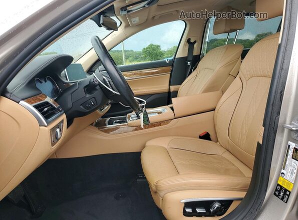 WBA7F2C52HG421878 2017 BMW 7 SERIES Серебряный Вид салона спереди