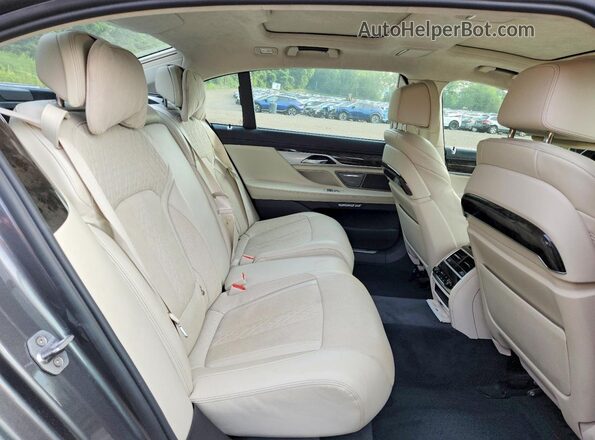 WBA7F2C56HG422399 2017 BMW 7 SERIES Gray Vista de los asientos traseros