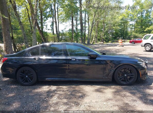 WBA7F2C58JG423866 2018 BMW ALPINA Black Вид задньої частини салону