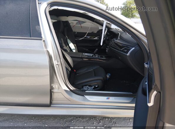 WBA7U2C00LCD19766 2020 BMW 7 SERIES Silver Вид салону спереду