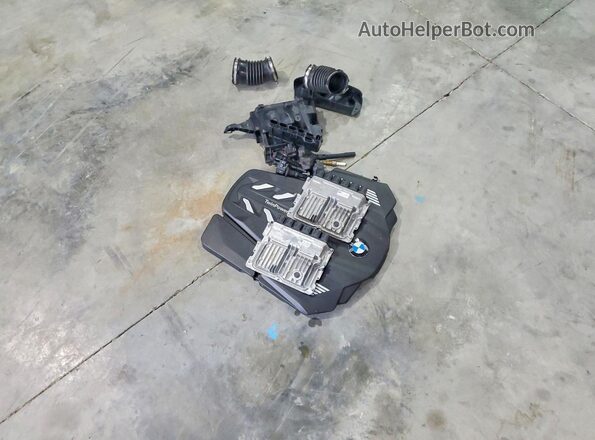 WBA7U2C02NCH74671 2022 BMW 7 SERIES Black Vista del compartimento del motor