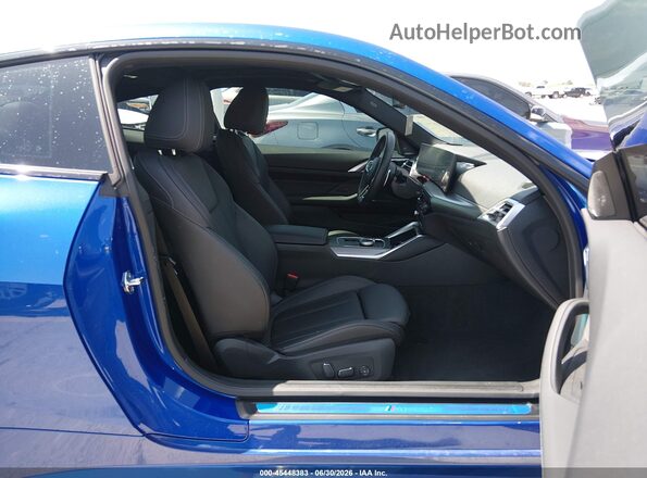 WBA83DA03TCV33654 2026 BMW M4 Blue Вид салону спереду