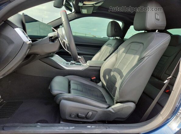 WBA83DA07SCU13693 2025 BMW M4 Blue Widok wnętrza z przodu