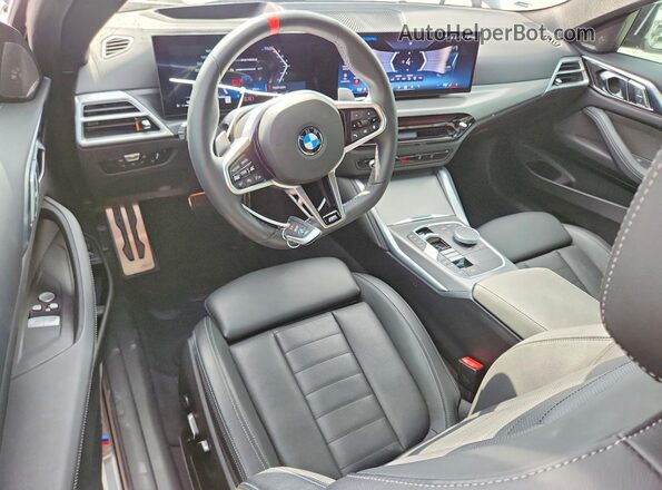 WBA83DA07SCU13693 2025 BMW M4 Blue Widok deski rozdzielczej
