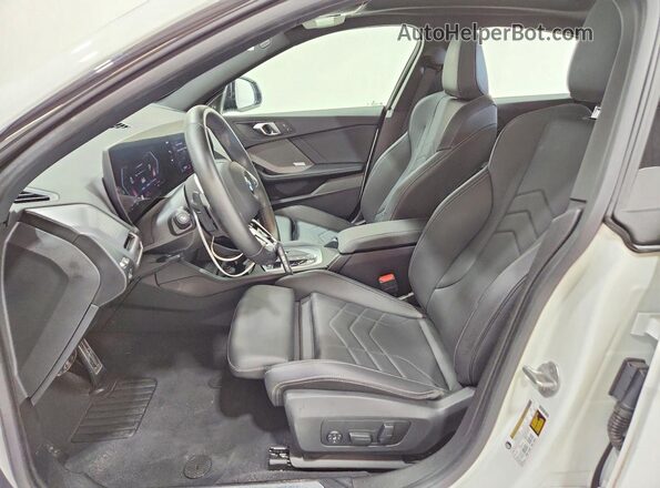 WBA83GG04T7U54608 2026 BMW 2 SERIES Белый Вид салона спереди