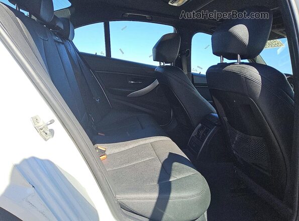 WBA8A3C51JA488618 2018 BMW 3 SERIES White Vista de los asientos traseros
