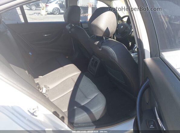 WBA8A9C56JAD27803 2018 BMW 3 SERIES White VIN կոդի պիտակի տեսք