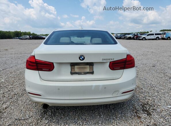 WBA8A9C58JAH11971 2018 BMW 3 SERIES White Widok z tyłu