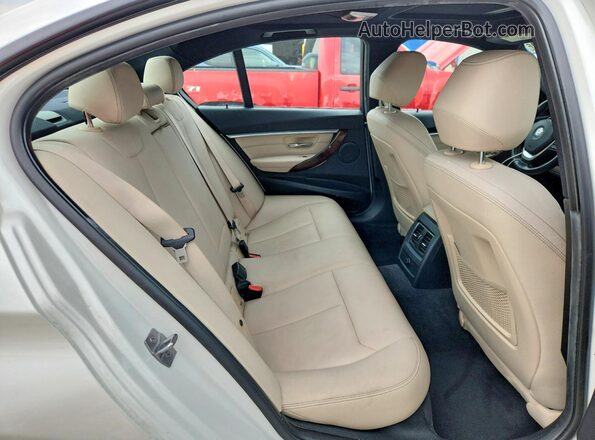 WBA8B9C56JEE81773 2018 BMW 3 SERIES White Rear seats view